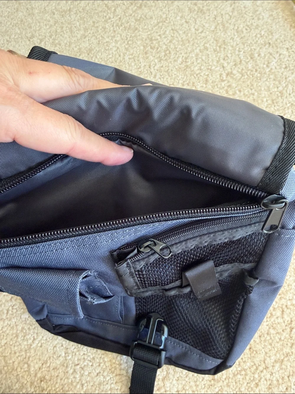 Rick Steves Velocé Guide Bag. Color grey